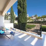 Pine Hills Ametista By Interhome Lägenhet